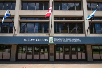 நட்பாக பழகியவரிடம் பெருந்தொகையை முறைகேடு செய்த பெண்