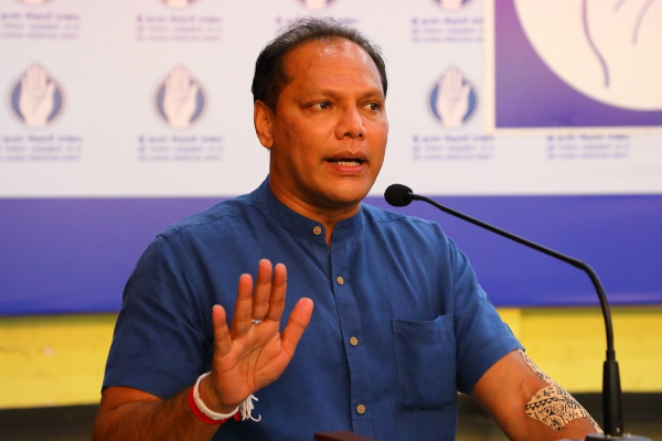 கோட்டாபயவுக்கு அதிகாரம் உண்டு! ஆனால் இதுதீர்வல்ல - பங்காளிக்கட்சி எடுத்துரைப்பு - ஐபிசி தமிழ்