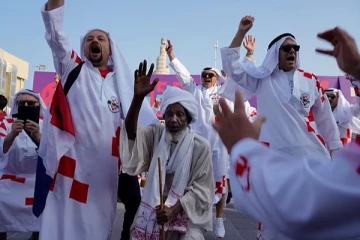 அரேபிய ஆடைகளை கழற்றுங்கள்.. கத்தாரில் உலகக் கோப்பை கால்பந்து ரசிகர்களுக்கு வலியுறுத்தல்