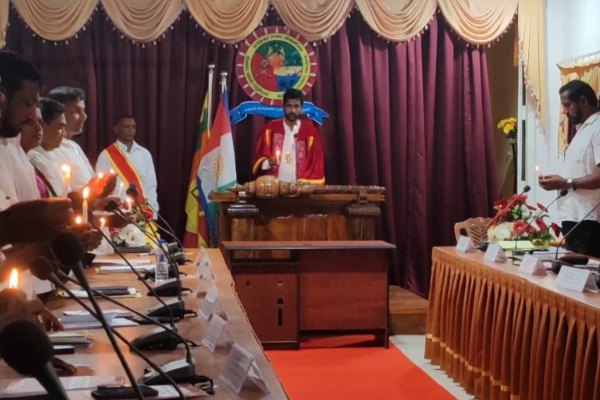 நாட்டை உலுக்கிய கோர விபத்து! உயிரிழந்தவர்களுக்கு மாநகரசபை அமர்வில் அஞ்சலி! | Tribute Died Horrific Ella Wellawaya Bus Accident