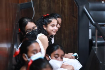 பொதுமக்களுக்காகத் திறக்கப்பட்ட நாடாளுமன்றம்; முதலில் சென்றது யார் தெரியுமா?