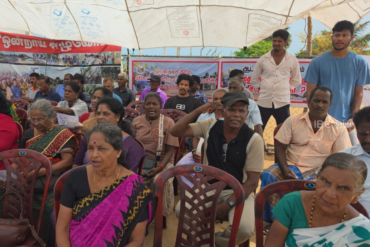 பூர்வீக காணிகளை விடுவிக்குமாறு கோரி பலாலி மக்கள் தொடர் போராட்டம்! | Palali People Protest For Demanding Land Release பூர்வீக காணிகளை விடுவிக்குமாறு கோரி பலாலி மக்கள் தொடர் போராட்டம்! | Palali People Protest For Demanding Land Release