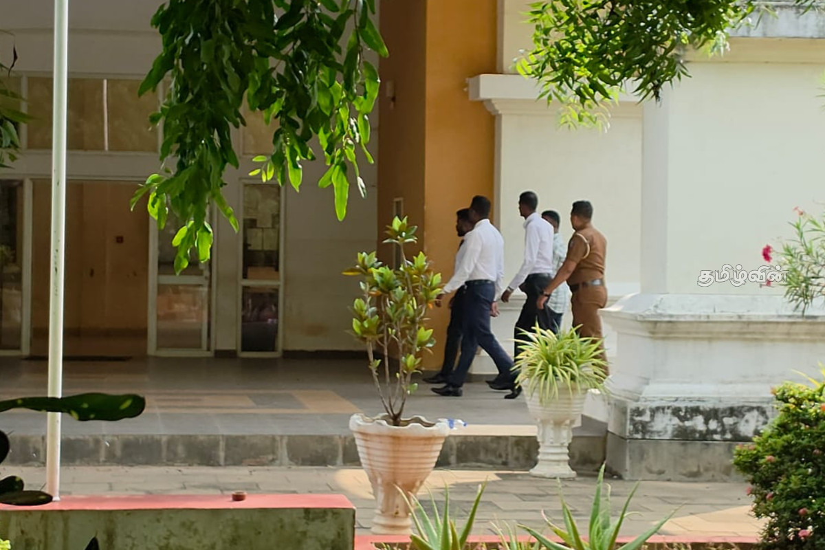 தமிழகத்தில் இருந்து தாயகம் திரும்பியபோது கைதான கிருஷ்ணகுமாருக்கு விடுதலை | Arrested Person Appear In Mallakam Court Today தமிழகத்தில் இருந்து தாயகம் திரும்பியபோது கைதான கிருஷ்ணகுமாருக்கு விடுதலை | Arrested Person Appear In Mallakam Court Today