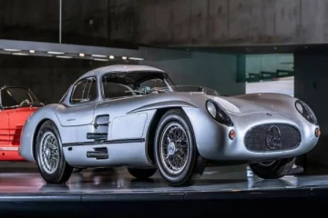 உலகிலேயே ஆயிரம் கோடிக்கு ஏலத்தில் விற்கப்பட்ட கார் - அப்படி என்ன ஸ்பெஷல் தெரியுமா?