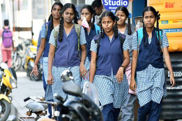 தீபாவளிக்கு அடுத்த நாள் பள்ளி விடுமுறை - அதிகாரிகள் ஆலோசனை | The Day After Diwali Is A School Holiday