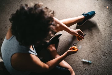 பிரான்ஸில் 10 வருடங்களாக மனைவி போதைமருந்து கொடுத்து கணவன் அரங்கேற்றிய கொடூரம்