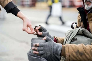 இதை யாருக்கும் தானமாக கொடுக்காவும், வாங்கவும் செய்யாதீங்க! துரதிர்ஷ்டம் துரத்துமாம்