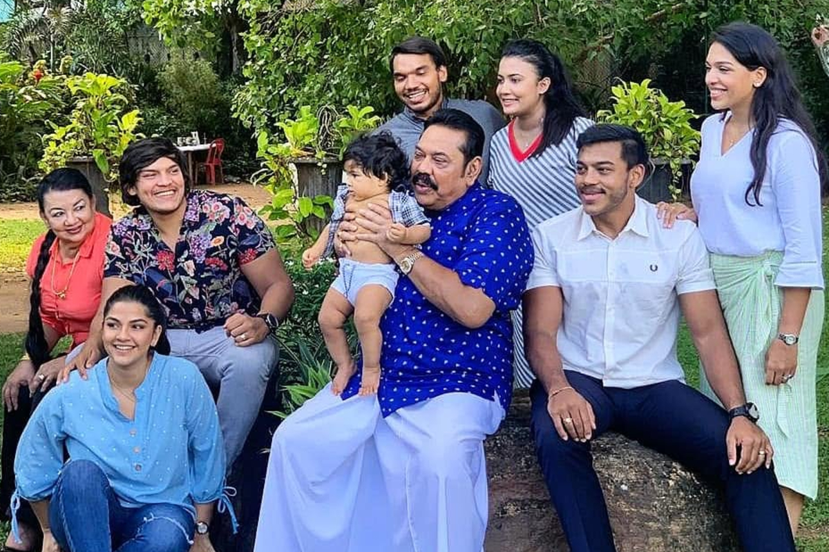 தந்தை தாய் மருத்துவமனையில்...சிறையில் அண்ணன்; தம்பி நீதிமன்றத்தில் முன்னிலை | Yoshitha Rajapaksa Appears In Court தந்தை தாய் மருத்துவமனையில்...சிறையில் அண்ணன்; தம்பி நீதிமன்றத்தில் முன்னிலை | Yoshitha Rajapaksa Appears In Court