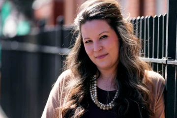 நோயாளிகள்னு கூட பார்க்கல; சிகிச்சை என்ற பெயரில் பாலியல் தொல்லை - சிக்கிய டாக்டர்!