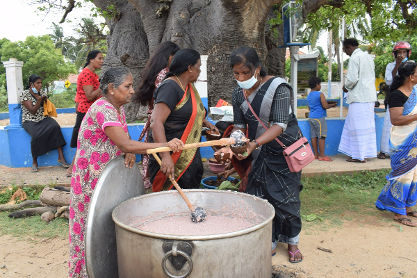 வடுக்களும் வலிகளும் நிறைந்த கதை கூறும் முள்ளிவாய்க்கால் கஞ்சி: தமிழர் தாயக பகுதிகளின் நினைவுநாள் தொகுப்பு | Mullivaikkal Porridge Remembrance Day