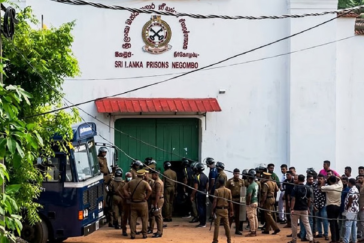 இலங்கை சிறைச்சாலையில் வெடித்த கலவரம்: 26 பேர் உயிரிழப்பு: 700 கைதிகள் இடமாற்றம் | Sri Lanka Negombo Prison Violence 26 Dead