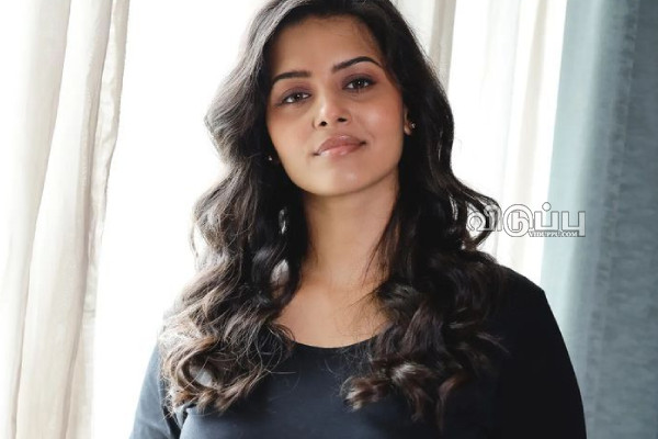 படுக்கை அறை புகைப்படத்தை பகிர்ந்த கமலின் ரீல் மருமகள் | Swathishta Latest Photoshoot