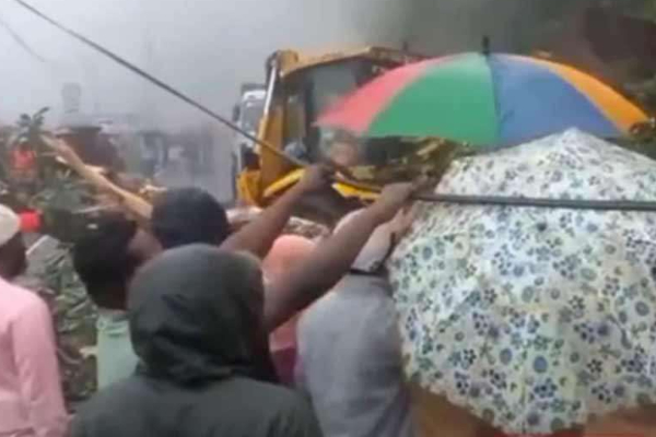 இலங்கையில் மீண்டும் பாரிய மண்சரிவு ; சடுதியாக உயர்ந்த பலி எண்ணிக்கை, மேலும் பலர் மாயம் | Major Landslide In Sri Lanka