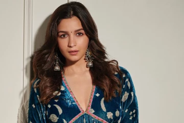 கர்ப்பமாக இருக்கும் ஆலியா பட்.. முதல்முறையாக வெளியாகி வைரலாகும் புகைப்படங்கள்!