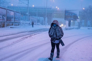 ”கடுமையான பனிப்புயல்” ஐரோப்பாவின் பரபரப்பான விமான நிலையம் மூடல்