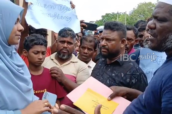 தாரைவார்க்கப்பட்ட கடல் எல்லை! மூதூரில் பாரிய ஆர்ப்பாட்டம் | Carpeted Oceanfront In Muthur