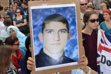 மகன் படுகொலை விவகாரம்! அவுஸ்திரேலிய அரசுக்கு எதிராக வழக்கு தொடுத்த பெற்றோர்