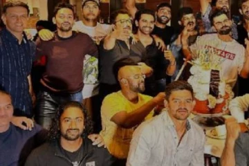 “நம்ம கோலியா இது” புத்தாண்டு கொண்டாட்டத்தில் குத்தாட்டம் போட்ட இந்திய வீரர்கள்..