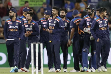 டி20 உலக கோப்பை பயிற்சி ஆட்டத்தில் இந்திய அணி பந்துவீச்சு