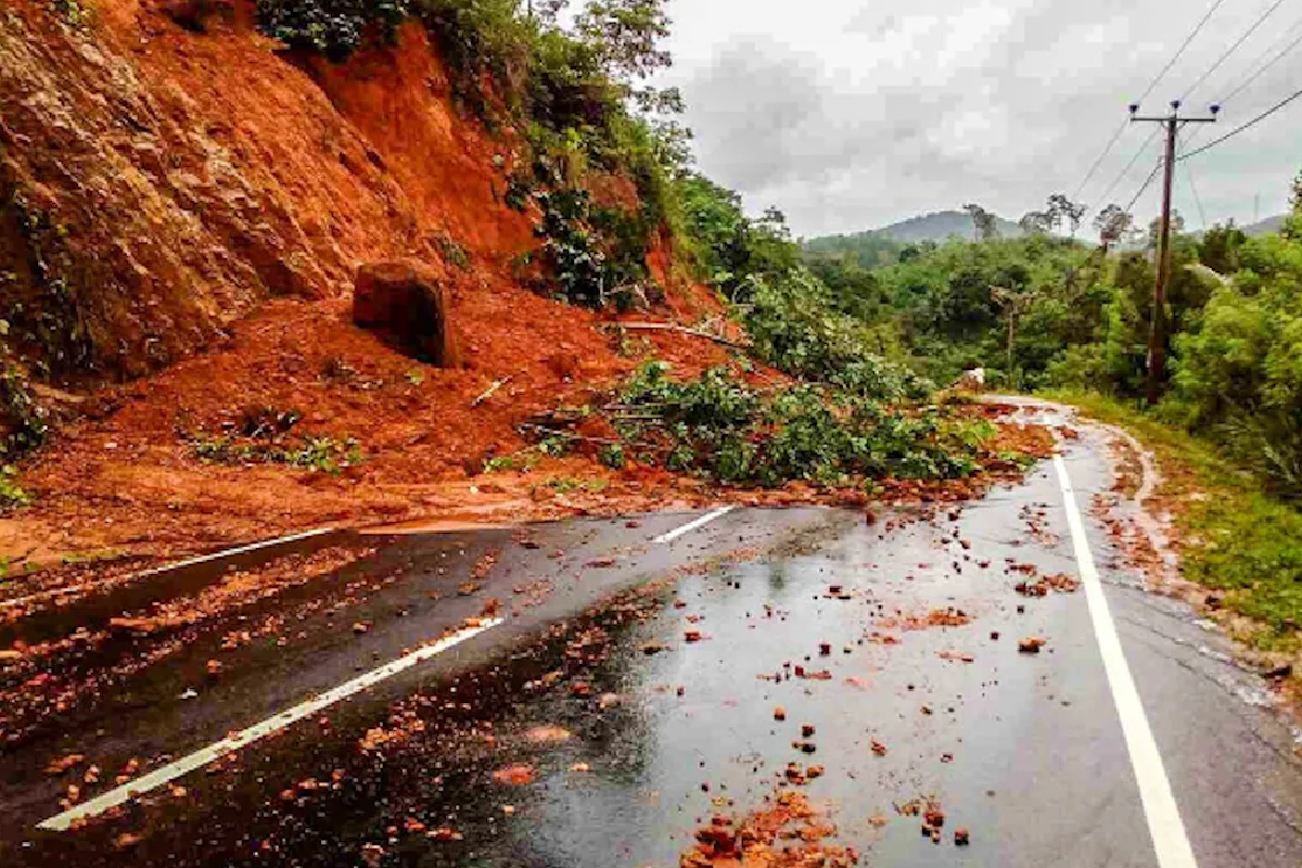 மஸ்கெலியா காட்மோர் தோட்டத்தில் பாரிய மண்சரிவு | Massive Landslide At Maskeliya Gartmore Estate மஸ்கெலியா காட்மோர் தோட்டத்தில் பாரிய மண்சரிவு | Massive Landslide At Maskeliya Gartmore Estate