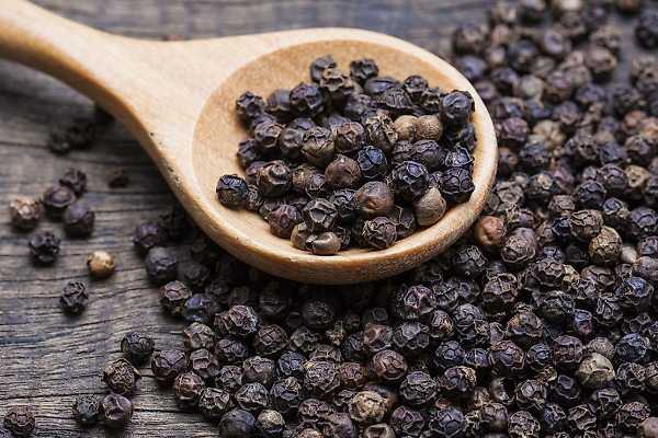 குளிர் காலத்தில் அருமருந்தாகும் தேன் மற்றும் மிளகு! | Honey And Pepper Are Great For Winter குளிர் காலத்தில் அருமருந்தாகும் தேன் மற்றும் மிளகு! | Honey And Pepper Are Great For Winter