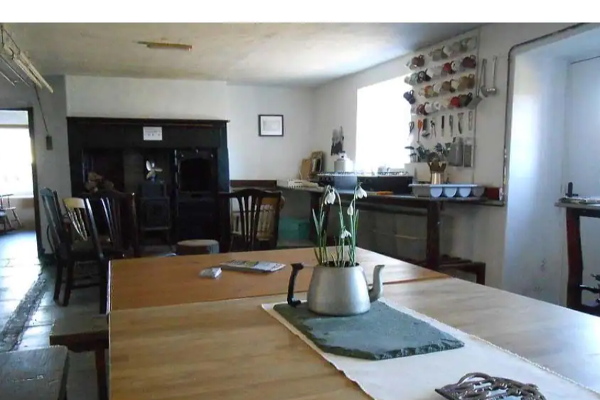 உலகின் மிகவும் தனிமையான வீடு - விலை எவ்வளவுன்னு தெரியுமா? ஆச்சரியப்படுவீங்க... | World Viral News