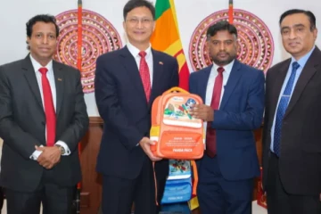 சீனாவிடமிருந்து பாடசாலை உபகரணங்கள் அடங்கிய பாடசாலை பைகள் நன்கொடை