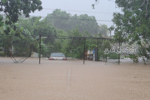 வவுனியாவில் வரிசையில் நூற்றுக்கணக்கான வாகனங்கள்! பேராறு வான் கதவுகளும் திறப்பு | Vavniya Weather Uptade