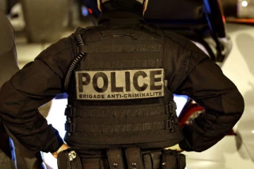 பிரான்சில் இரண்டு இளம்பெண்களை சுட்டுக்கொன்றுவிட்டு தப்பிய நபர்: பொலிஸ் கார் மீதே மோதிய சம்பவம்