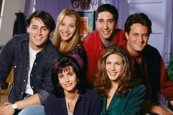 Friends வெப் தொடரில் நடித்த நடிகர் காலமானார்.. அதிர்ச்சியில் ரசிகர்கள் | Friends Actor Mathew Perry Died