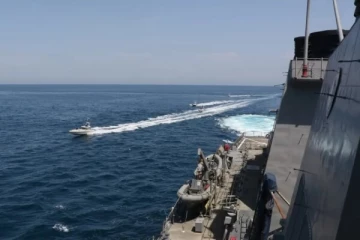 எண்ணெய் கப்பலைத் திருட முயன்ற அமெரிக்க கடற்படை... விரட்டியடித்த ஈரான்! நடுக்கடலில் நடந்த பரபரப்பு சம்பவம்