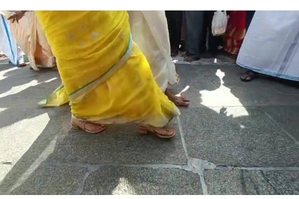 திருமணத்திற்கு பின் சர்ச்சையில் சிக்கிய நயன்தாரா - கோவிலில் இப்படியா செய்யணும்! | Nayantharas Wearing Shoe In Tirupati Kovil