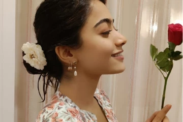 ராஷ்மிகாவுக்கு ரோஸ் கொடுத்தது யார் பாருங்க.. அதுவும் இவரா