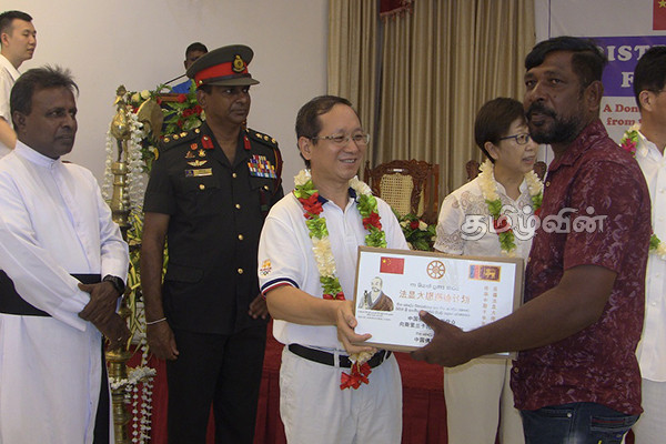 மன்னாரில் உலருணவு பொதிகள் வழங்கிவைத்த சீன தூதுவர் | Dry Food Given To Sri Lanka By Buddhists In China