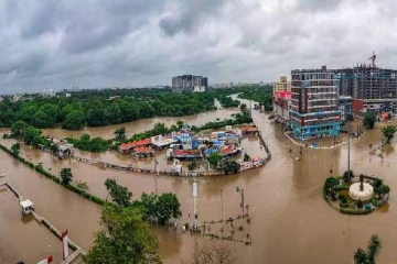 வெளுக்கும் கனமழை..35 பேர் பலி - வெள்ளத்தால் சின்னாப்பின்னமான சாலைகள்!