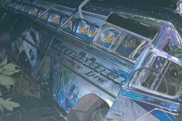 இலங்கையில் மீண்டும் ஒரு கோரவிபத்து; இருவர் பலி 26 பேர் படுகாயம் | Another Tragedy In Sri Lanka Accident