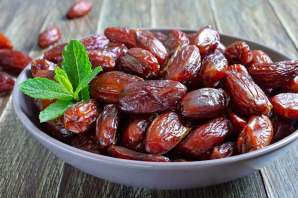 ஒரு நாளைக்கு எத்தனை பேரீச்சம்பழம் சாப்பிடுவது நல்லது? மீறினால் சிக்கலாம் | How Many Dates We Should Eat Per Day