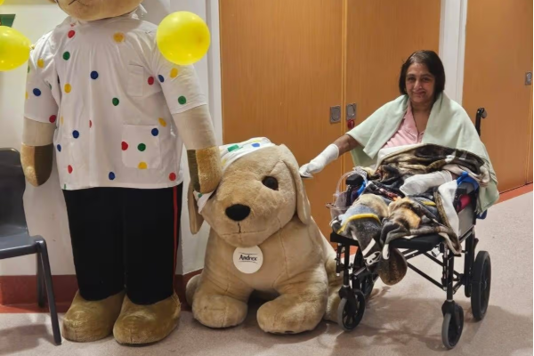 செல்லப்பிராணியால் கைகால்களை இழந்த பெண் | Uk Women Lose 4 Limbs By Pet Dog Lick Infection செல்லப்பிராணியால் கைகால்களை இழந்த பெண் | Uk Women Lose 4 Limbs By Pet Dog Lick Infection