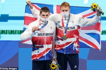 2 முறை கொரோனா: ஒலிம்பிக்கில் தங்கம் வென்று அசத்திய இங்கிலாந்து வீரர்