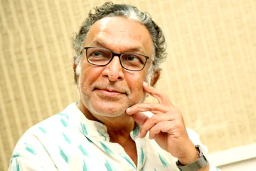 நடிகர் நாசரின் தம்பியை பார்த்துள்ளீர்களா.. அச்சு அசல் அவரை போலவே இருக்கிறாரே..