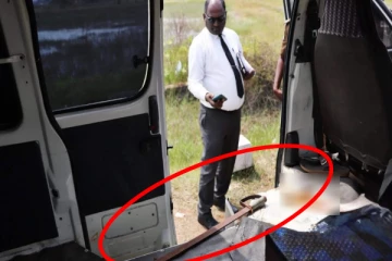 யாழில் பொலிஸார் துப்பாக்கிச் சூடு நடத்திய வானில் வாள்!