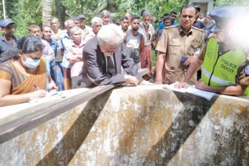 நான்கு பிள்ளைகளை தவிக்கவிட்டு உயிரை மாய்த்த தாய்; இலங்கையில் பகீர் சம்பவம்