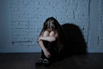 12 வயது மகளின் முகத்தை தீக்குச்சியால் எரித்த கொடூர தந்தை