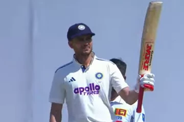 නායක ෂුබ්මන් ගිල්ගෙනුත් අර්ධ ශතකයක් – ඉන්දියාව ප්‍රබල ලෙස තරගයට අවතීර්ණ වෙයි [VIDEO]