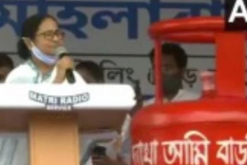 உங்கள் மாநில பெண்களுக்கே பாதுகாப்பு இல்லை : கோபத்துடன் மோடிக்கு கேள்வி கேட்ட மம்தா