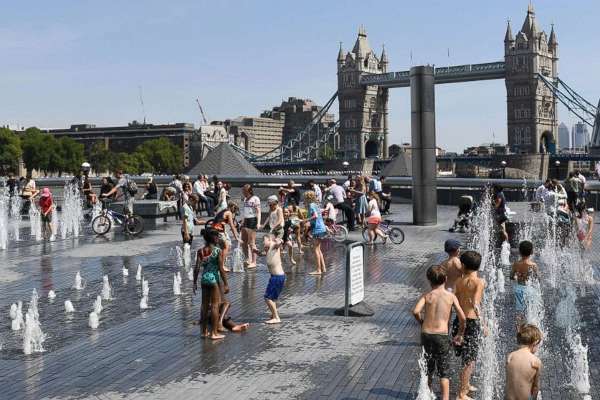 லண்டனில் முக்கிய வீதிகள் முடக்கம்; மக்கள் அவதி! | Main Streets In London Blocked People Suffer