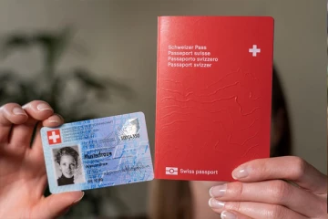 வெளியானது புதிய சுவிஸ் பாஸ்போர்ட்: அதன் சிறப்பம்சம் என்ன தெரியுமா?