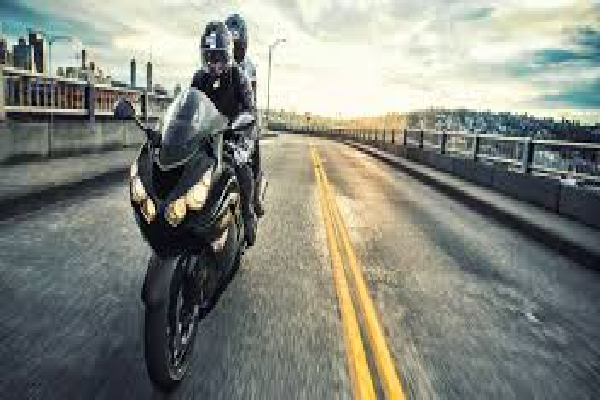 பந்தயம் கட்டி பறந்த மோட்டார் சைக்கிள்கள் : பின்னர் நடந்த விபரீதம் | Fatal Racing Motorcycle Crash In Horana