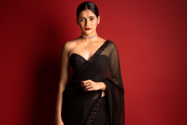 கிழிந்த பேண்ட்!! ஒல்லியாகி கிளாமர் ரூட்டுக்கு தாவிய பிக்பாஸ் நடிகை லாஸ்லியா | Biggboss Losliya Glamour Photoshoot Post