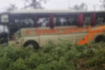 பாகிஸ்தானில் பஸ் கவிழ்ந்த விபத்தில் 11 பேர் உயிரிழப்பு